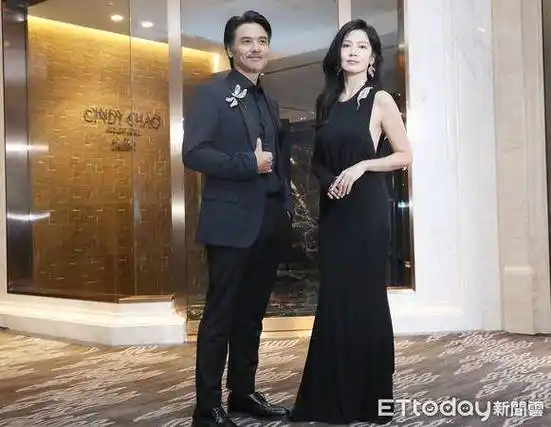 冯德伦「晒舒淇旧照」被老婆呛跪算盘! 现身亲曝爱妻宣言:很漂亮啊