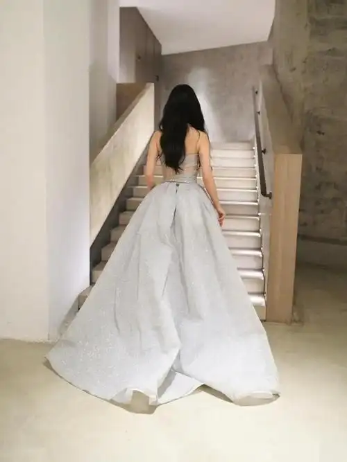 张俪蓝色薄纱透视裙性感尤物