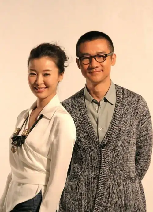 52岁黄志忠因在片场吞云吐雾乱丢烟头被批没素质曾与柯蓝有过情