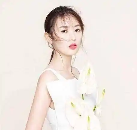 两人因为分手没有谈妥,张默一气之下在童瑶的宿舍楼下对她进行了殴打