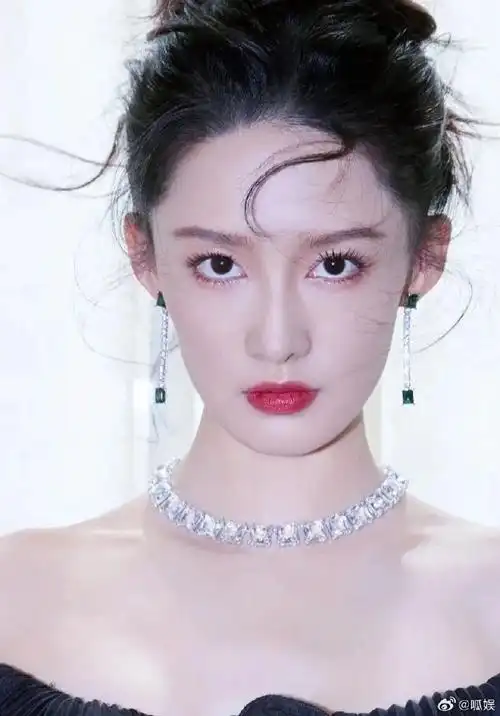 《大奉打更人》这部作品对王鹤棣来说非常重要,这是