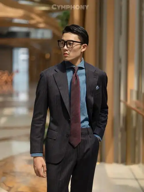 90cymphony复古条纹法兰绒套装,深蓝色西装搭配条纹的设计,四开身版