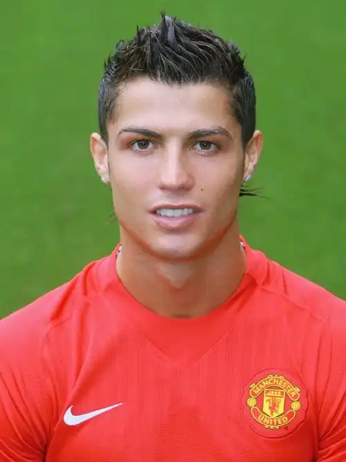 c罗超话#c罗#小小时期定妆照,又嫩又帅喉结从小就性感