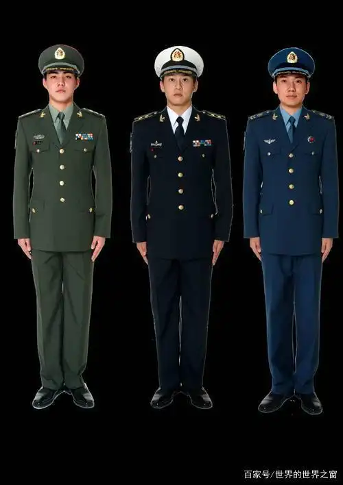 2007式军服是根据保持97式军服优点的基础上设定的军服,采用了大量新