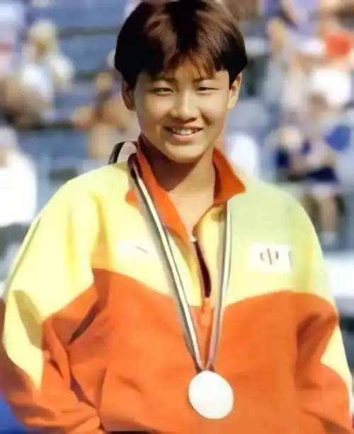 跳水女神伏明霞13岁夺跳水世界冠军中国奥运年龄最小的冠军