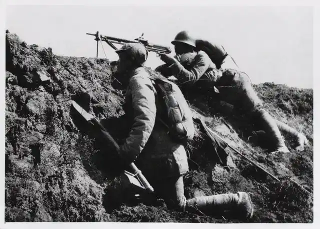 抗战时期,八路军都有绑腿习惯,为何后来取消了?血的教训太深刻