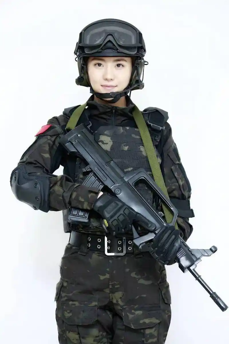 这个超会撩妹的女特战队长,还是个腿长两米,钢琴十级音乐才女!