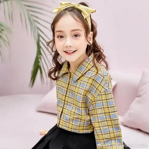 迷你版迪丽热巴!7岁中德混血小模特一秒一个pose爆红网络!