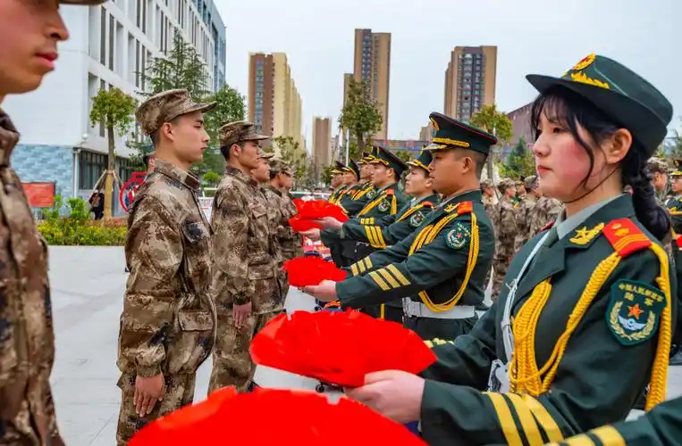 我校举行2021春季大学生应征入伍欢送会暨出征仪式