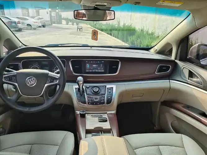 刚刚到店:17年 别克gl8天尊25s, 七万多公里,审保一 - 抖音