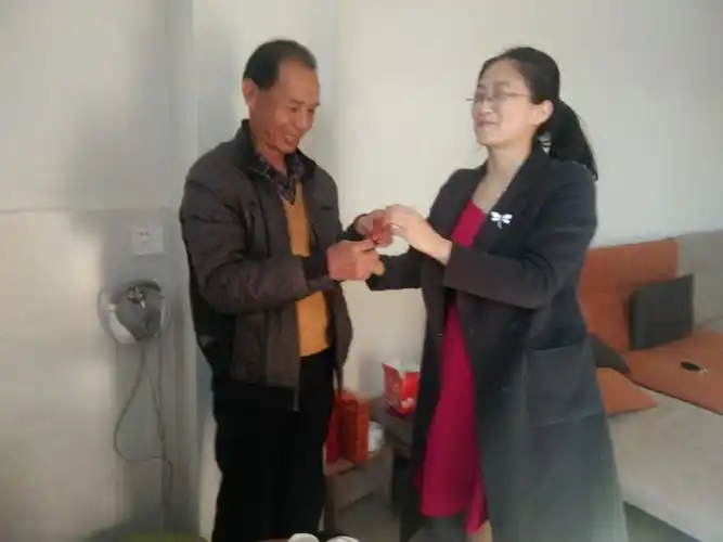 慰问显真情 关怀暖人心——我校开展春节前慰问退休老教师与困难教师