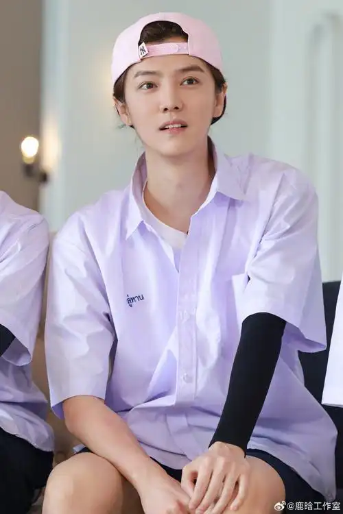 鹿晗面容平整度##鹿晗帽子反戴就是硬帅