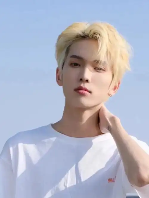 男生金色头发是不是更招女孩子呢