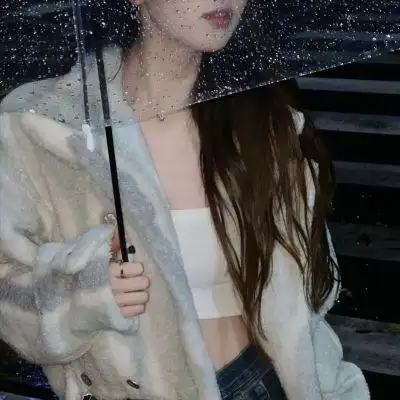 ins部位女头冬天太适合恋爱了不管多冷都可以躲进你的怀里_女生头像