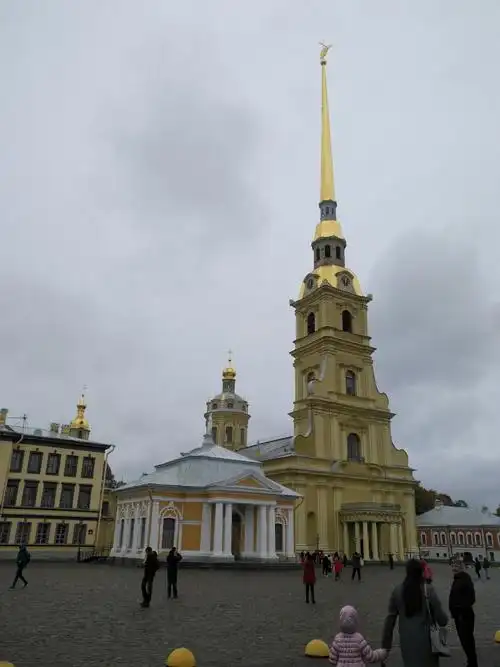 彼得保罗要塞是圣彼得堡的摇篮,要塞位于市中心涅瓦河的"免岛"上,要塞