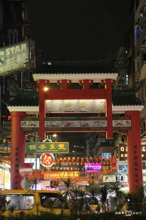 p data-id="gnwx92dnwa">庙街(temple street)位于中国香港九龙 a