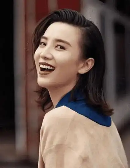她被称为小宋佳,颜值演技双馨,是千万人心中的女神