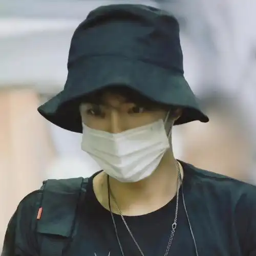 王一博#哥哥戴口罩