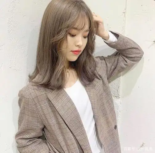 30多岁的女人,烫这几款烫发更年轻,修颜又显气质