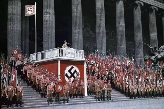 德国纳粹各种大场面彩照,够庄重够震撼!