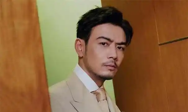 坎坷的人生之路:从流浪到服务生再到演员杨烁,大家熟知的都市剧