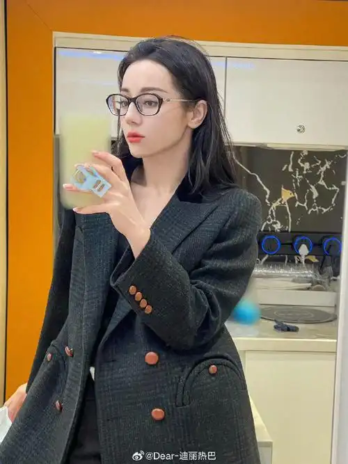 迪丽热巴手机打码的原因##迪丽热巴 联想