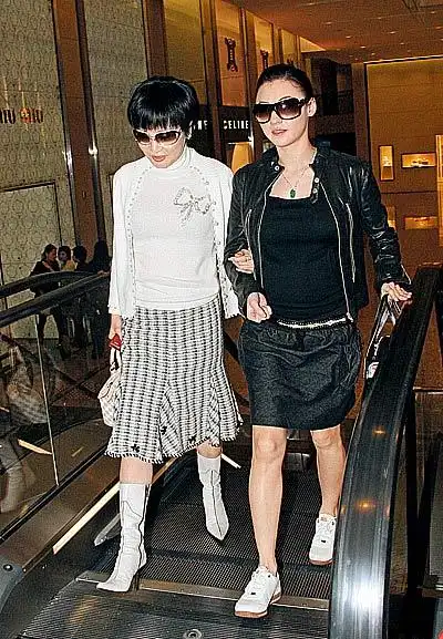 狄波拉入禀香港高等法院告《3周刊》诽谤