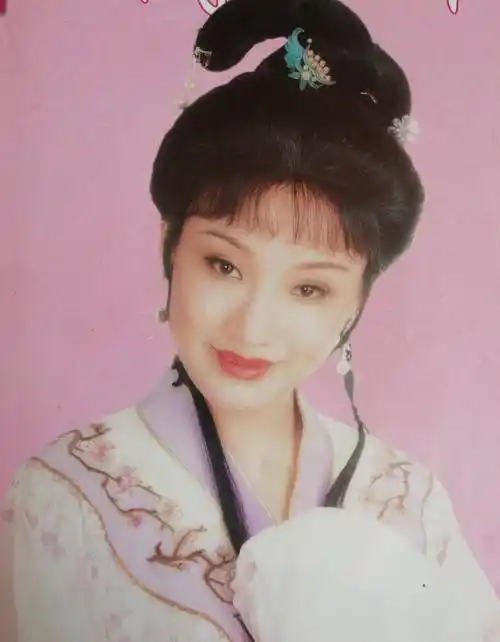 进了红楼剧团后,王志萍与单仰萍,钱惠丽等同样来自浙江的青年演员一样