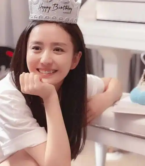 从佟丽娅官宣离婚以后,不管是粉丝还是路人,都见证了她的蜕变,精气神