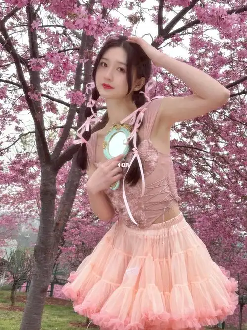 吹爆这条粉色裙子!拍樱花94也太绝美啦!附93