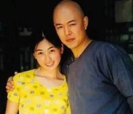 原创张铁林借戏强吻小陶红强抢孩子致使前女友受伤形象瞬间崩塌