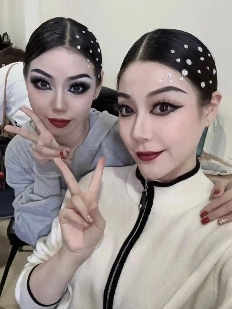 北京化妆师/拉丁舞/舞台妆 无论是烟熏还是欧式结构配合舞者本身的