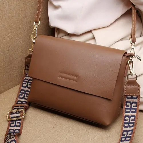 真皮女士包包2021新款百搭时尚牛皮小包单肩斜挎包女秋冬中包软皮