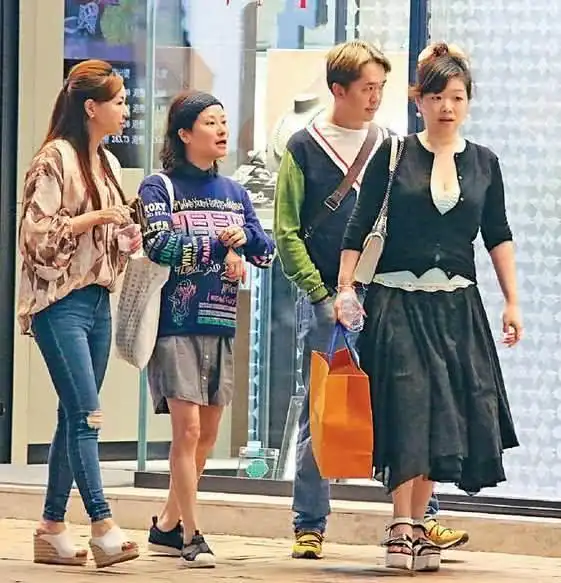 邓兆尊终于遇到真爱为新女友打破三女侍一夫平衡