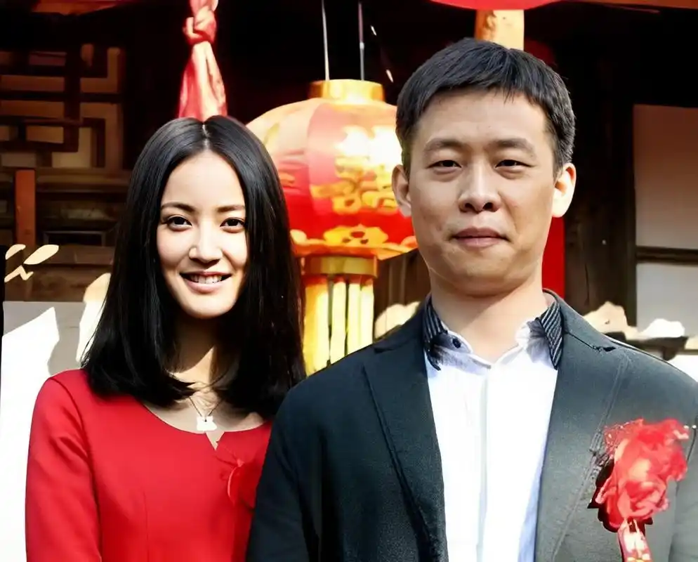 2004年,张译拍戏回家后,接到了前女友母亲的电话,告诉他要赶去医院