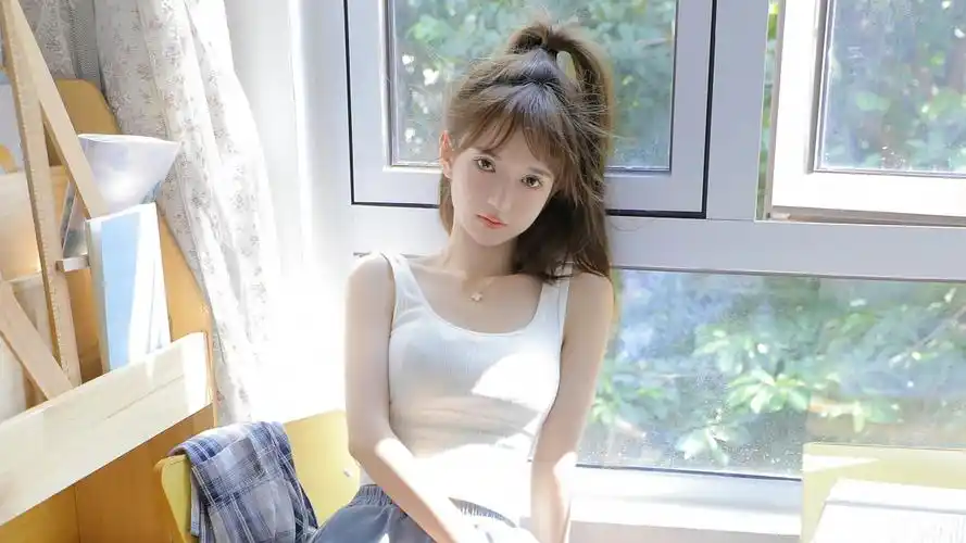 壁纸声明:4k 小清新 阳光 居家 美女壁纸,是彼岸图网给您推荐的高清4k