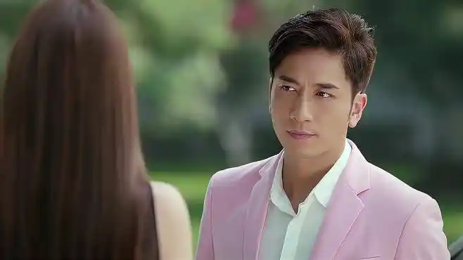 最佳前男友:美女抛弃穷男友,如今前男友逆袭高富帅,美女后悔了-影视综