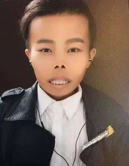 史上最丑富二代陈山:身价过亿 龅牙泡美女