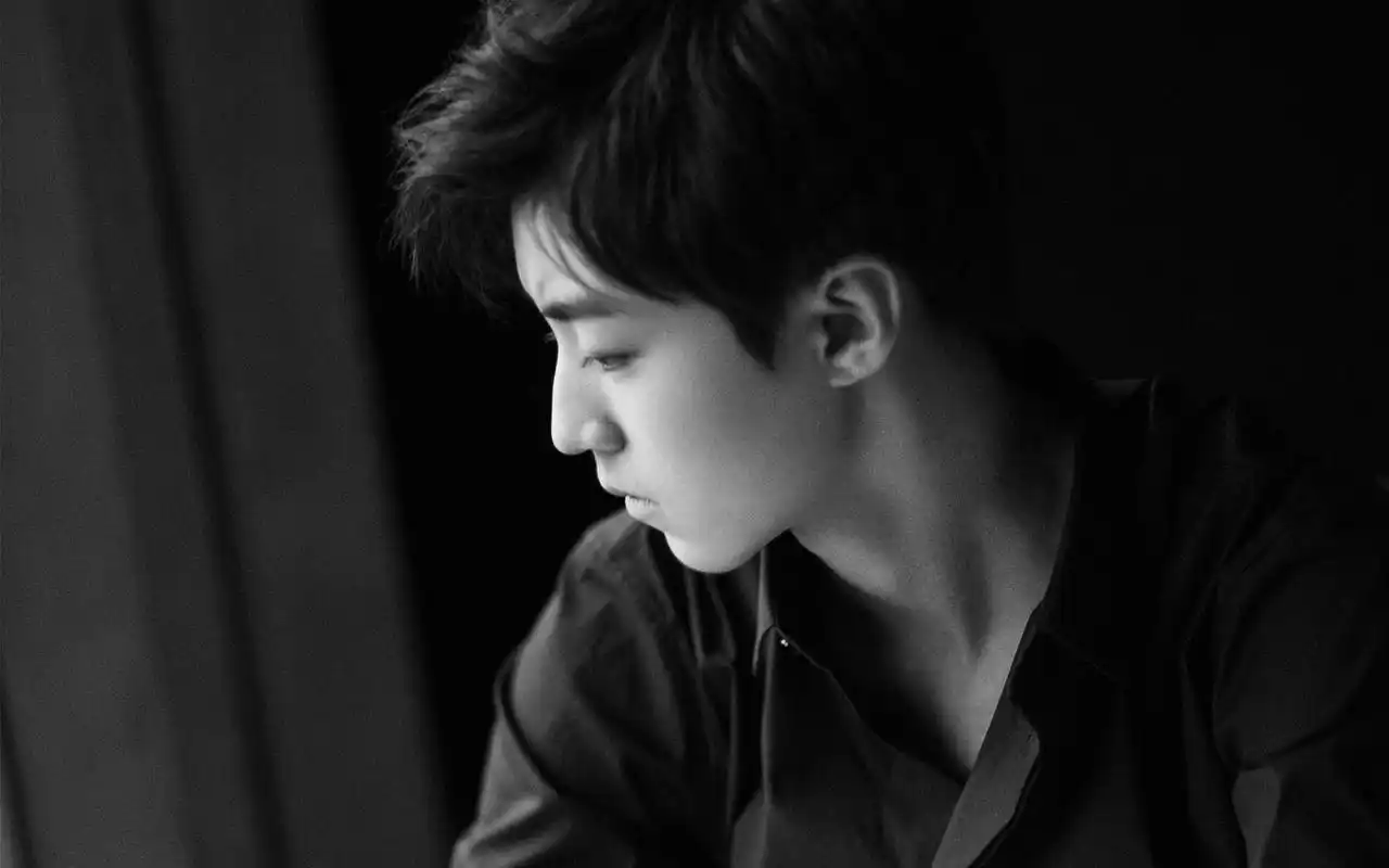 tfboys王俊凯衬衣黑白帅气写真图片壁纸