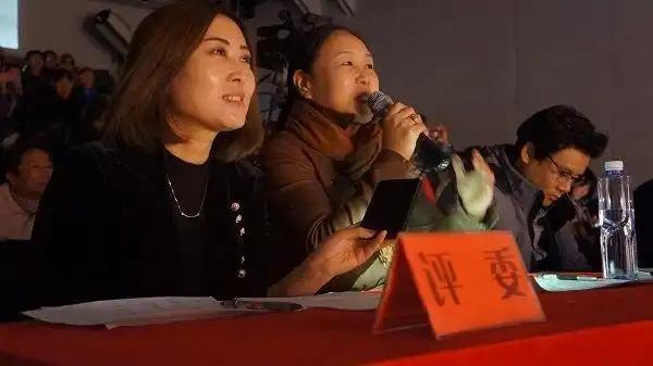 5岁孩子赢取金钟奖得主杨阳老师手中高定奖品,小小年纪天赋异禀