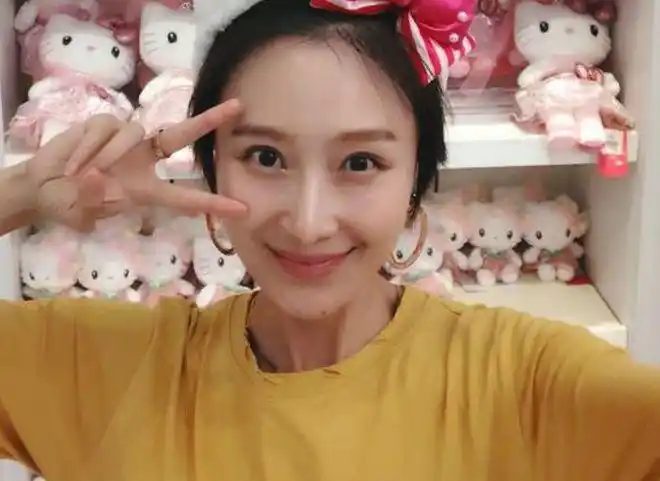 这是一起来看流星雨里的云朵吗她的素颜近照简直很难相信