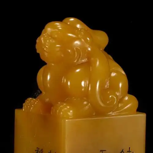 骏腾国际清 田黄御玺