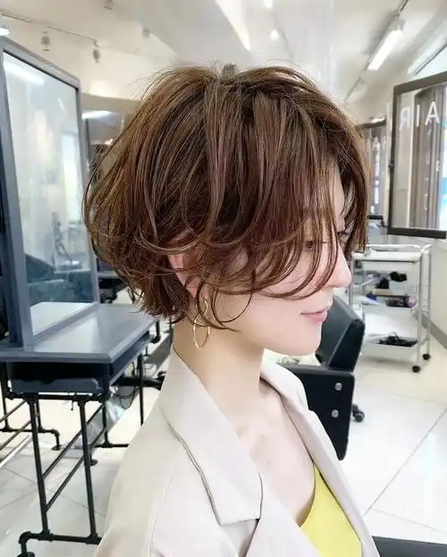 2023短发烫发最新发型女图片_女士短发发型2023最新图片减龄 - 知识