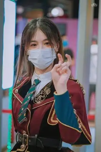 杨可璐超话 2020.10.24|剧场击掌,下班返图