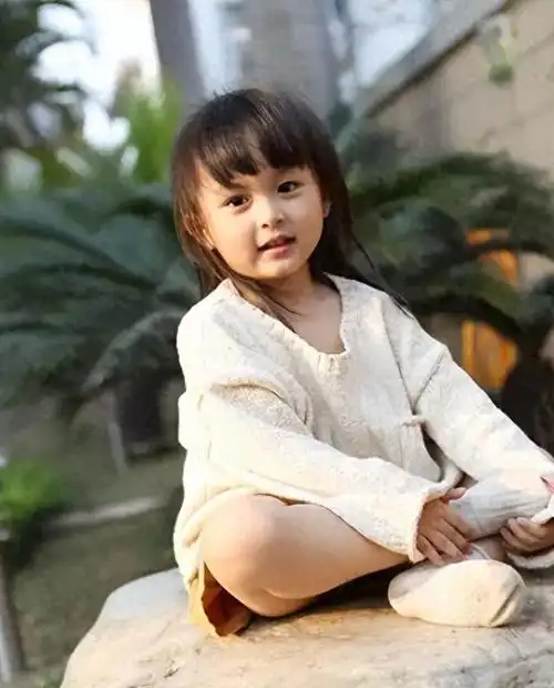 刘楚恬2岁出道年入百万因长相甜美被禁止整容如今她怎样了