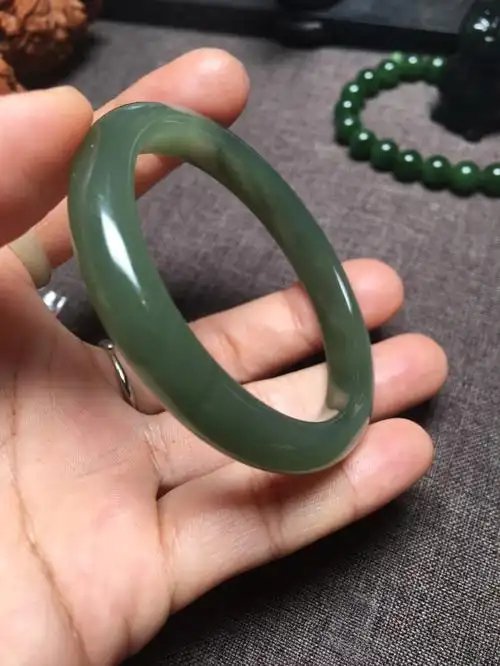 和田玉湖水绿手镯
