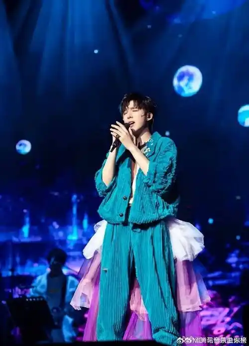 santa赞多超话林彦俊超话张极超话苏新皓超话蔡徐坤超话朱正廷超话