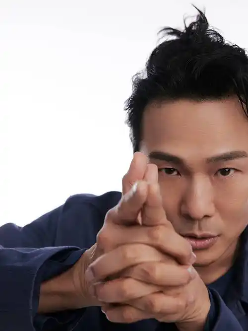 杜德伟更新纯色工装风写真 设计感十足简约而不简单_白色_个性_alex