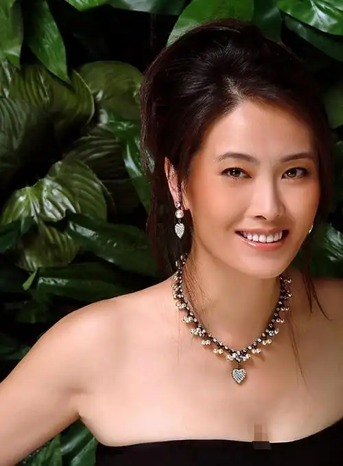 贾妮和他同居8年最终分手,为报复前男友,转身嫁给了他的好兄弟