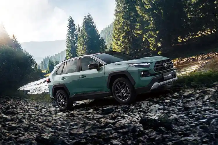 一汽丰田新款rav4荣放上市
